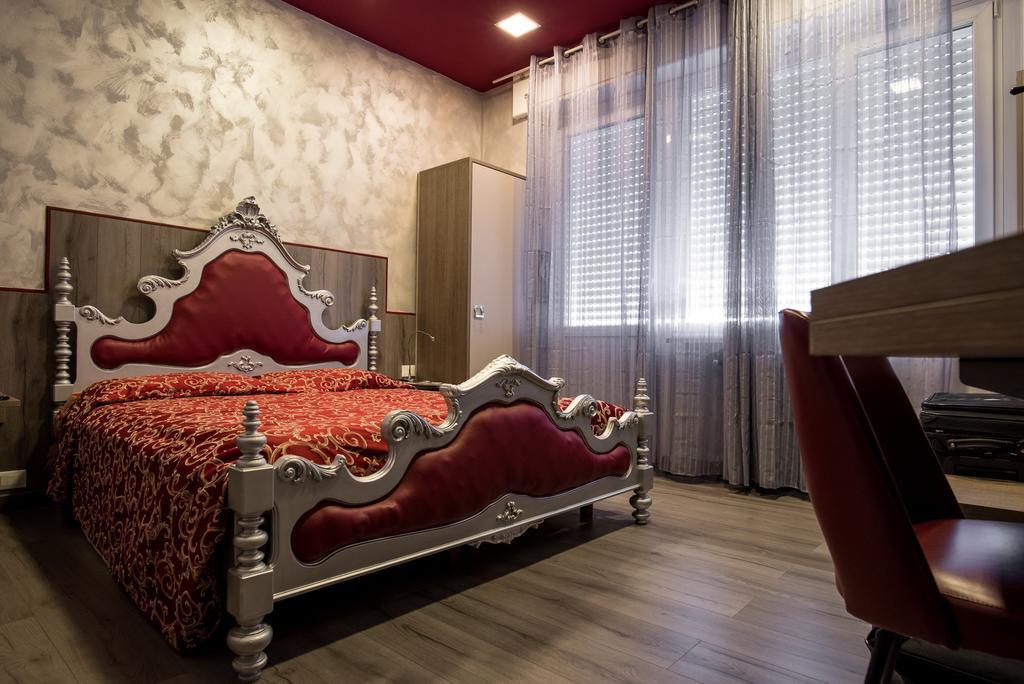 Hotel Royal Вівероне Екстер'єр фото