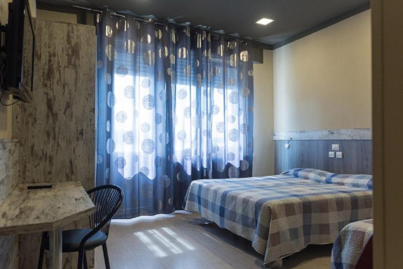 Hotel Royal Вівероне Екстер'єр фото