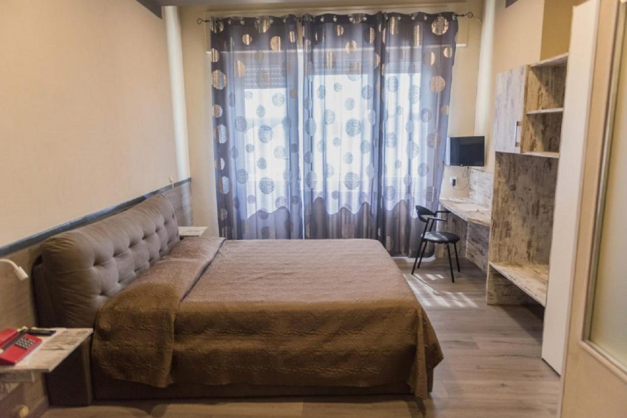 Hotel Royal Вівероне Екстер'єр фото
